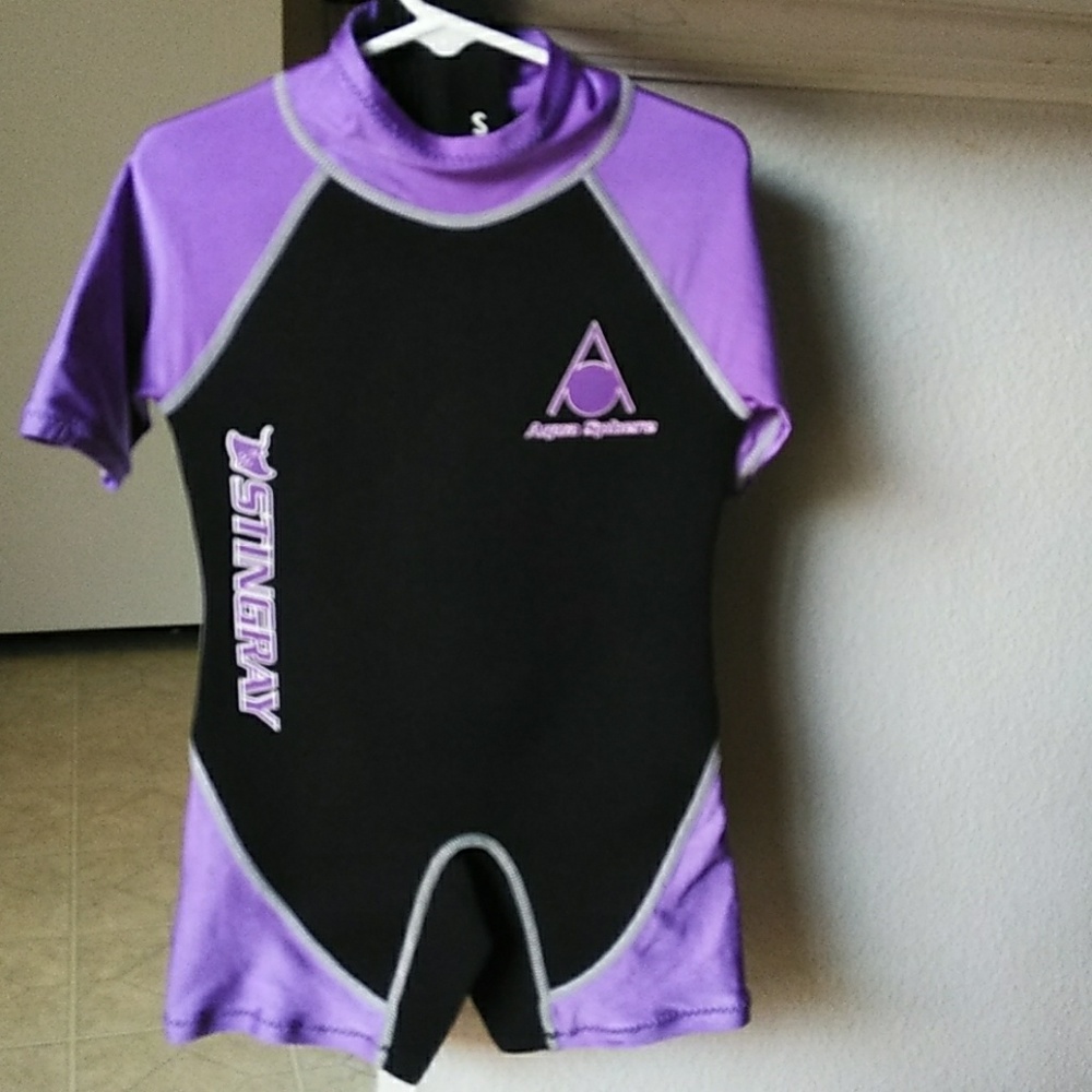 | Stingray | childs wet suit |.